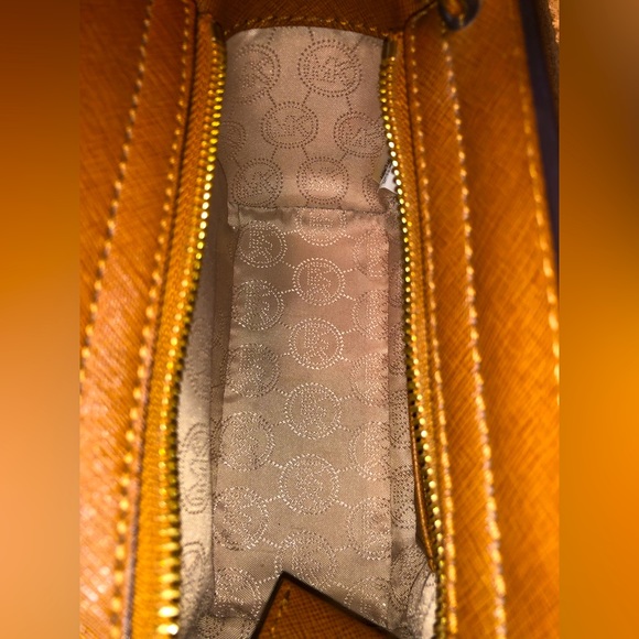 💥Moving to @the_bag_guy💥Michael Kors - Selma Mini Saffiano Leather Crossbody - Picture 4 of 13